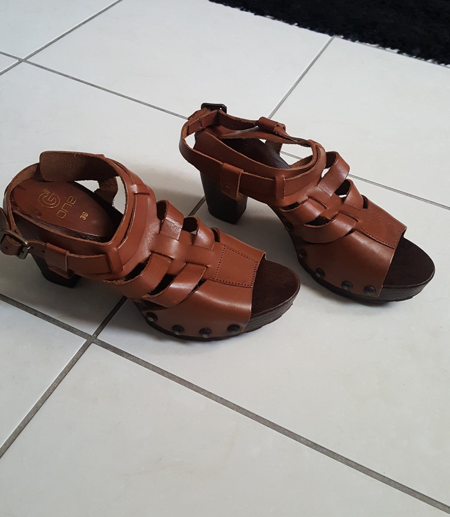 "Gémo" Heeled Leather Sandals