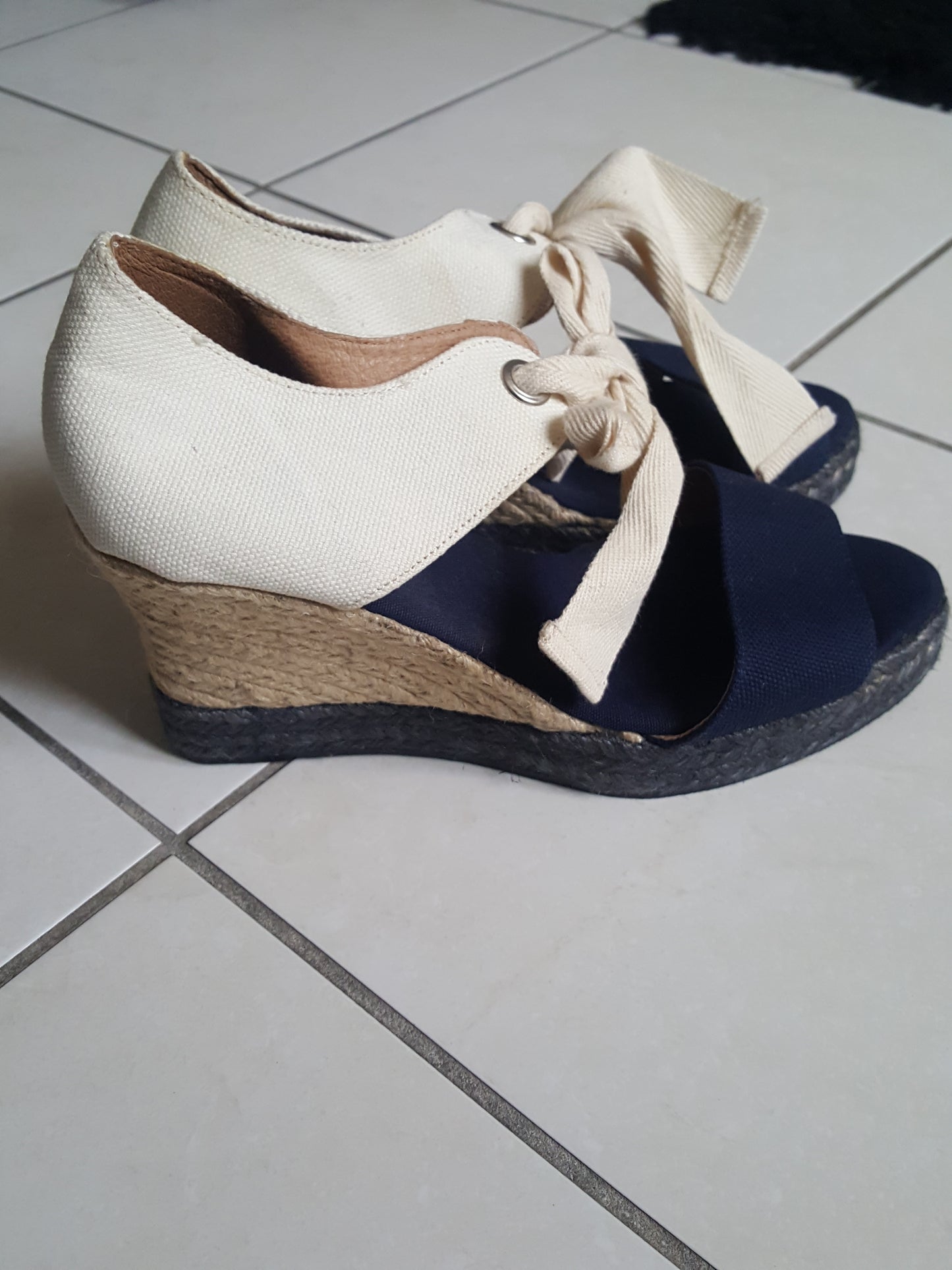 Sandales compensées à Lacets